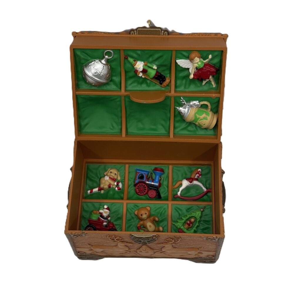Hallmark 2023 Keepsake Club Exclusive 50th Anniversary Santa Ornament Treasure - Picture 4 of 12
